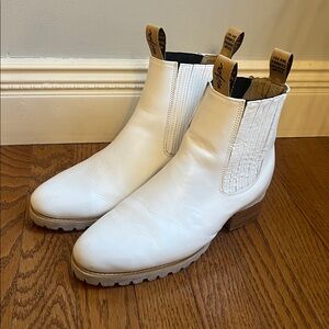 MIJA WHITE LEATHER CHELSEA BOOTS SIZE 9